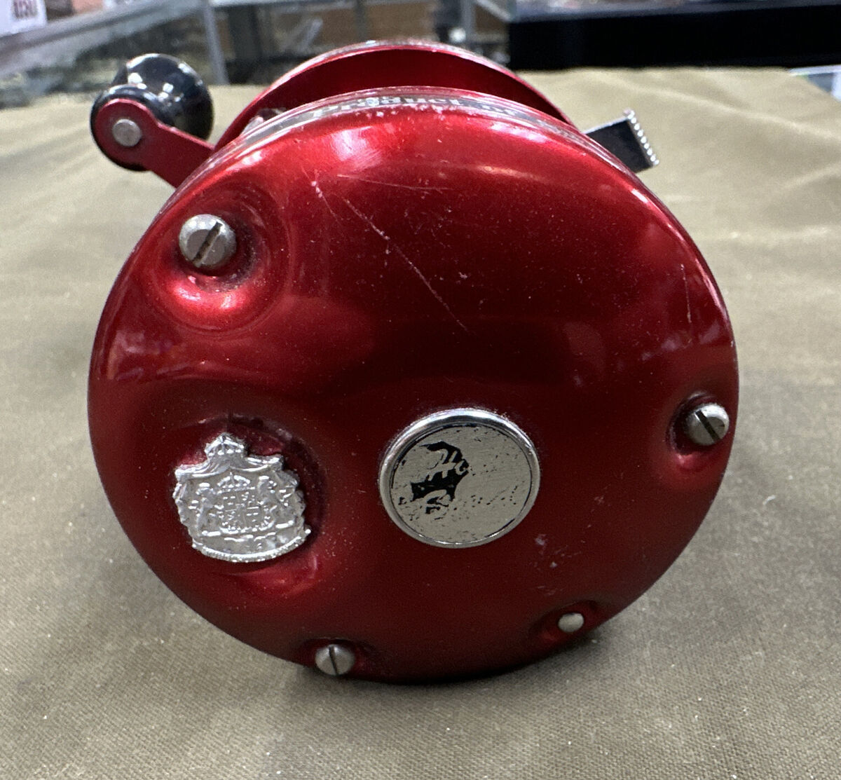 Abu Garcia Ambassadeur 5500 DA (5500DA) - Vintage Red Level Abu Garcia Ambassadeur 5500 DA (5500DA) - Vintage Red Level