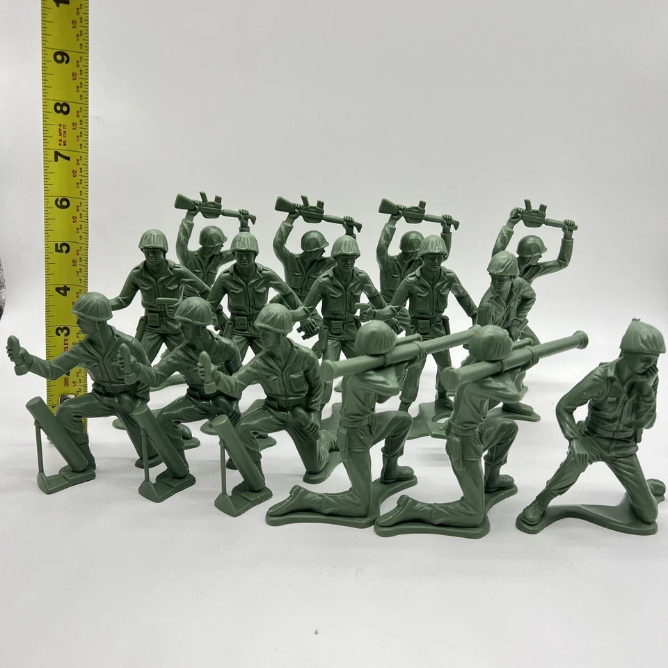 TIM-MEE Juguetes Soldados Verdes Grande 5” Plástico Hecho en EE. UU. Lote De 15 De Colección Foto 4 de 4
