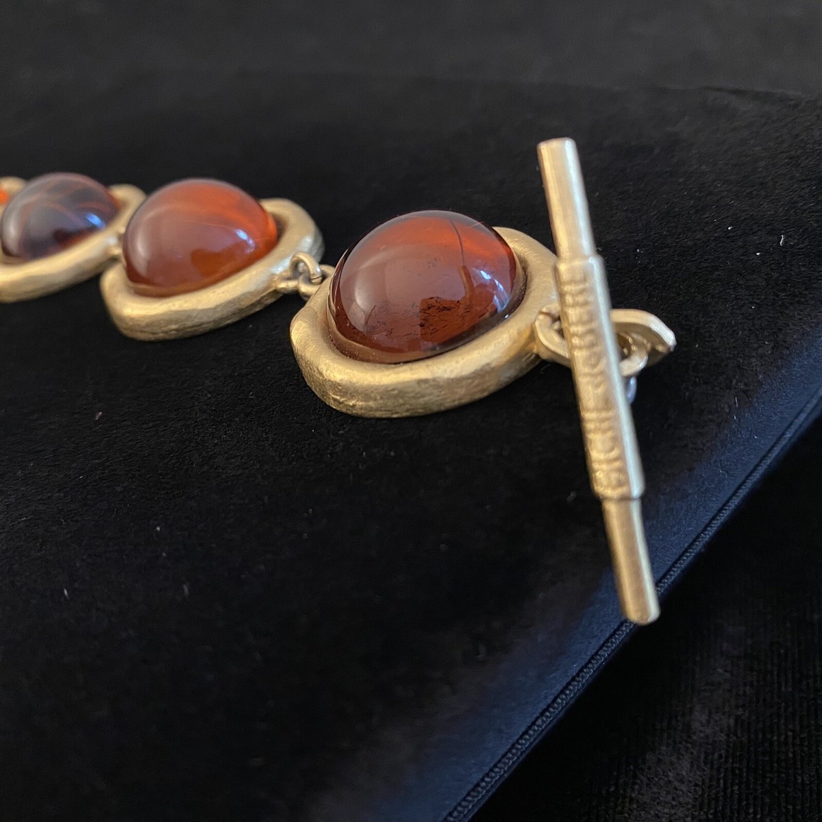 Bracelet Biche De Bere Avec Cabochon Ambre Doré - Bijou Designer Occasion