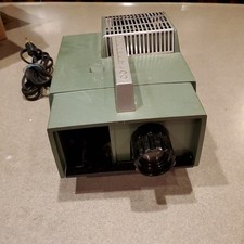 Vintage Realist 400 manual Slide Projector Model 3111- Tested