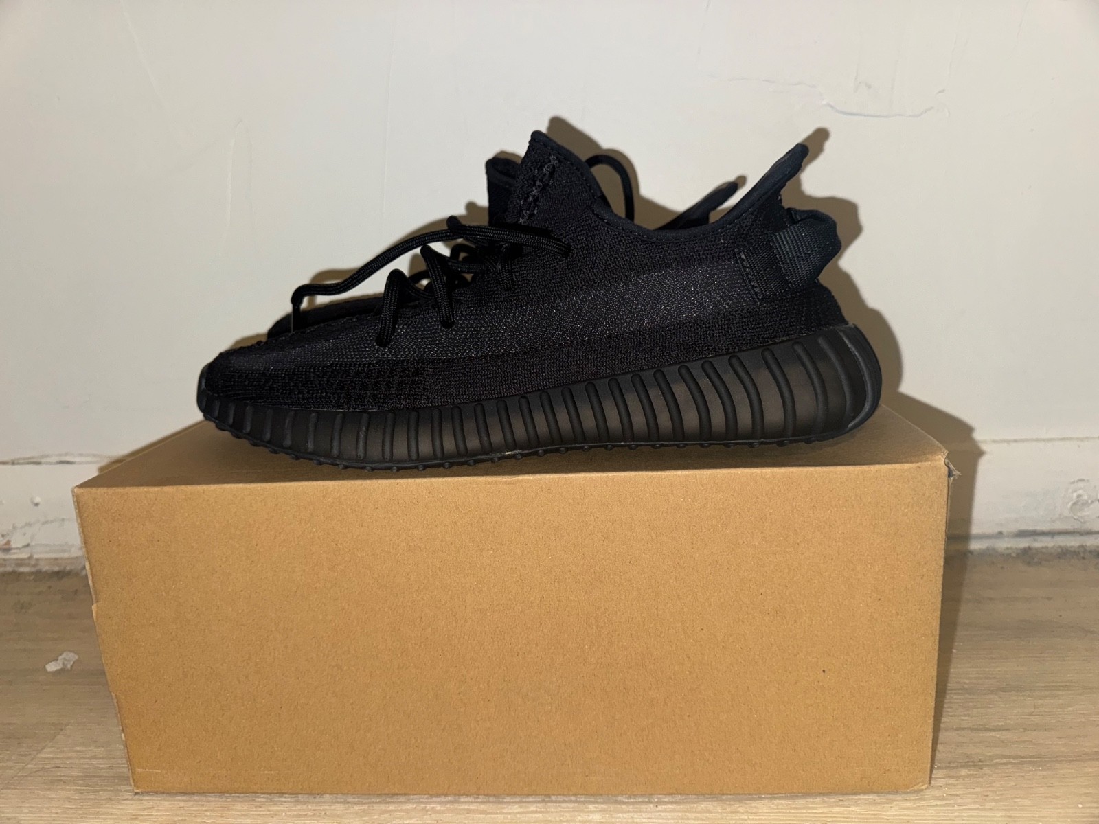 Size 10 - adidas Yeezy Boost 350 V2 Low Onyx thumbnail 5
