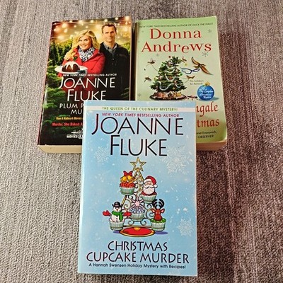 Christmas Cozy Mystery Joanne Fluke Donna Andrews Pudding Cupcake 3 Book Lot