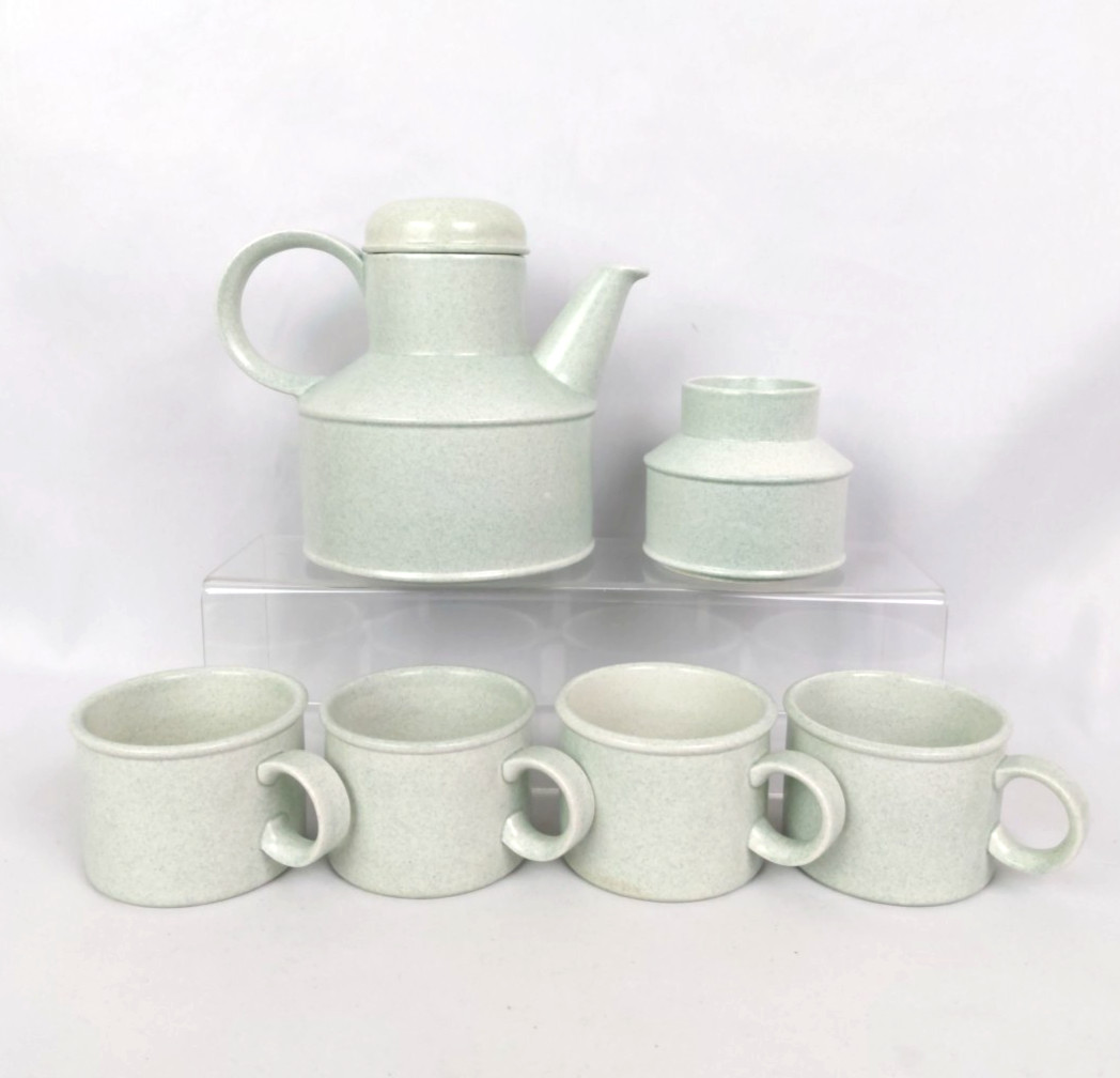 Pot & 4 Cups