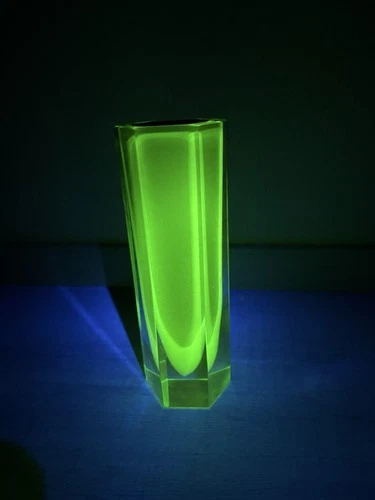 Murano Art Glass Fine 6-Sided Vaseline Tall, Fine "Mandruzatto Studios" Vase 50s