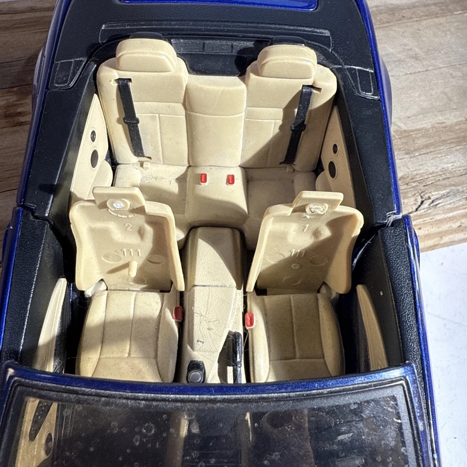 BMW M6 Cabriolet Maisto 1:18 edición especial azul Foto 3 de 4