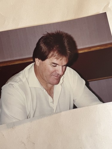 Pete Rose Autographed Beckett Magazine September 1986 Photo Taken at Signing - Picture 4 of 6