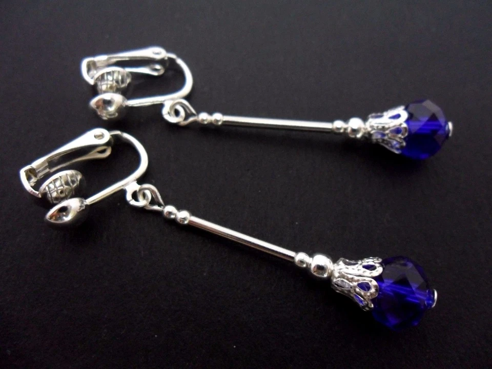 A PAIR OF DANGLY COBALT ROYAL BLUE CRYSTAL SILVER PLATED CLIP ON EARRINGS. - Image 1 of 1