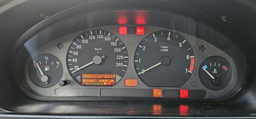 BMW E36 316i Compact Kombiinstrument mit Rahmen 8371552