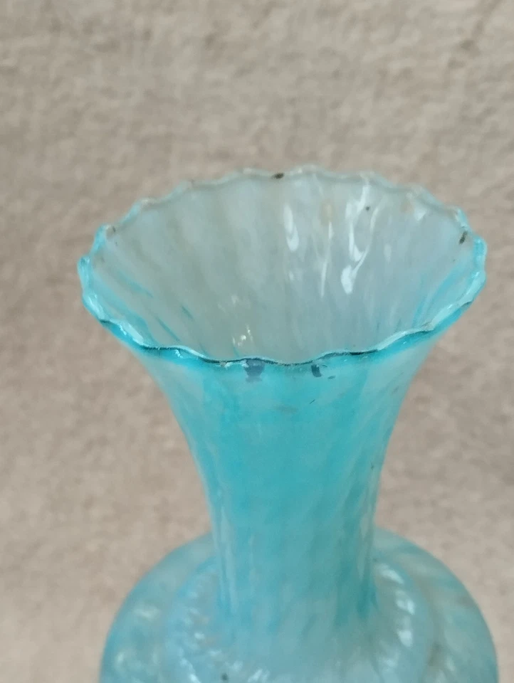 Ancien Vase Soliflore En Opaline Bleu Opalescent Torsade Vintage - Photo 4/4