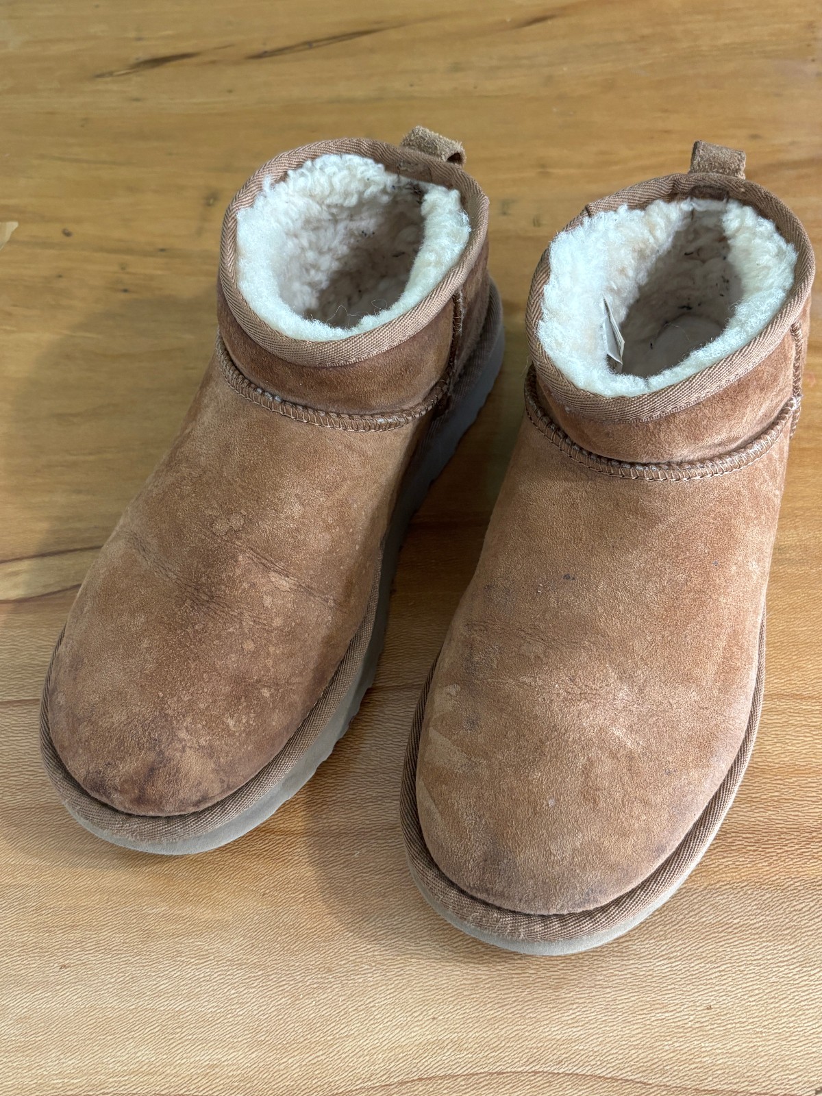 UGG Classic Ultra Mini Boots Womens Size 8 Chestnut Sheepskin Lined Suede
