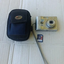 CAMERA Nikon COOLPIX L14 7.1 MP Digital Camera - Silver w/ Memory Card And Case