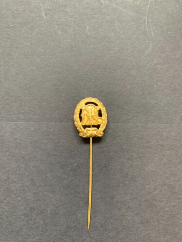 WWII GERMAN. DRL SPORTS BADGE STICK PIN. 1957 ISSUE IN GOLD -:-VERY NICE GENUINE - Foto 1 di 5