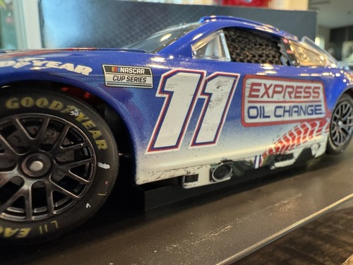 Denny Hamlin 2024 #11 Express Oil Change NASCAR Lionel Elite 1/24 Diecast Car - Picture 20 of 21