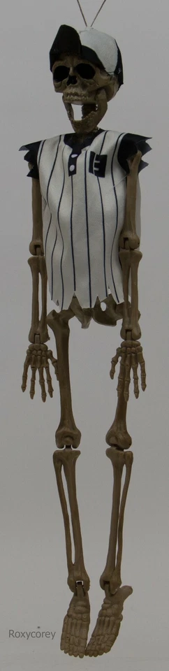 Decoração pendurada esqueleto vestido jogador de beisebol Halloween 16 polegadas de comprimento nova com etiquetas - Imagem 2 de 2