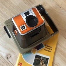 Vintage Kodak Pleaser Instant Camera Made in USA - Untested. As is 1977 W/Manual