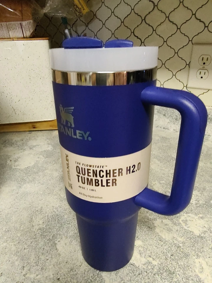 Vaso Stanley Quencher 40 oz azul marino nuevo Foto 3 de 3