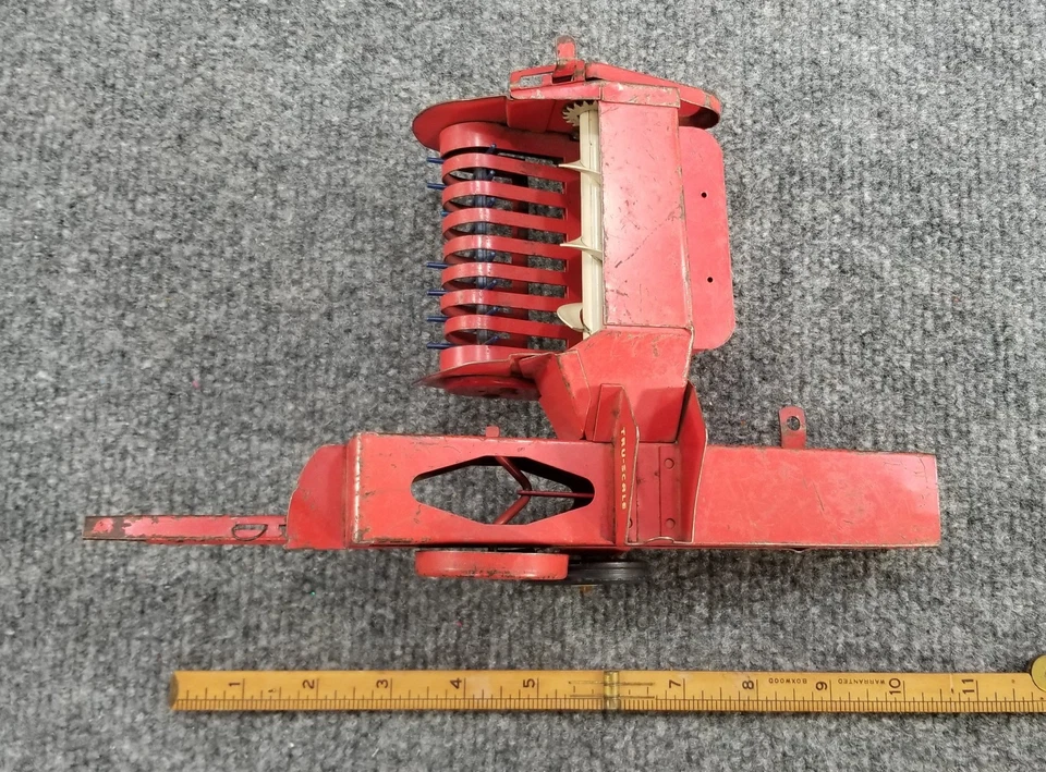 VTG Tru-Scale Vintage Pressed Steel Square Hay Baler 1:16 Scale RED - Image 4 of 4