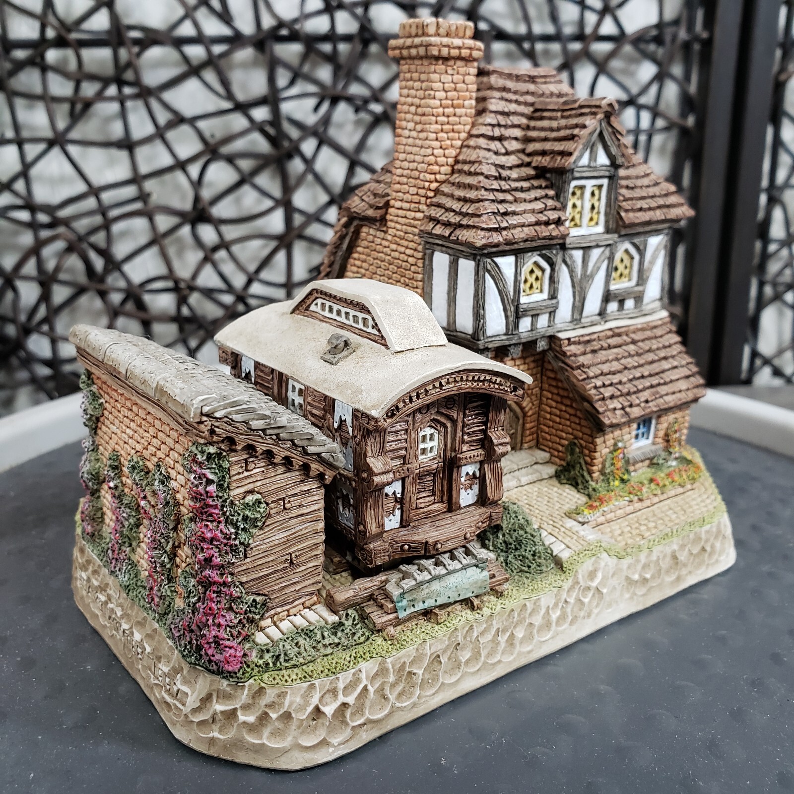 David Winter D1011 Tom's Yard 1997 Limited Edition 1998/5000 Original Box COA