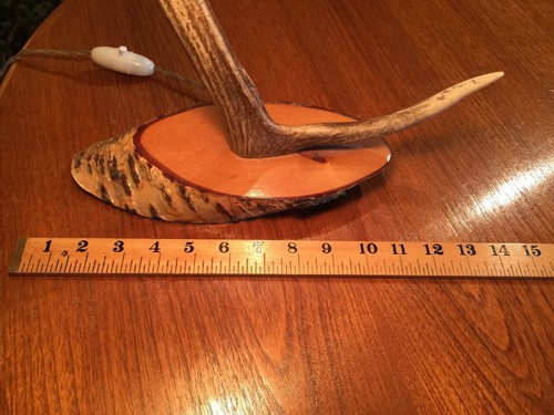 UNIQUE MID 20TH C RUSTIC ANTLER WOOD CABIN MOOSE DEER TABLE LAMP 21" T - Picture 8 of 9