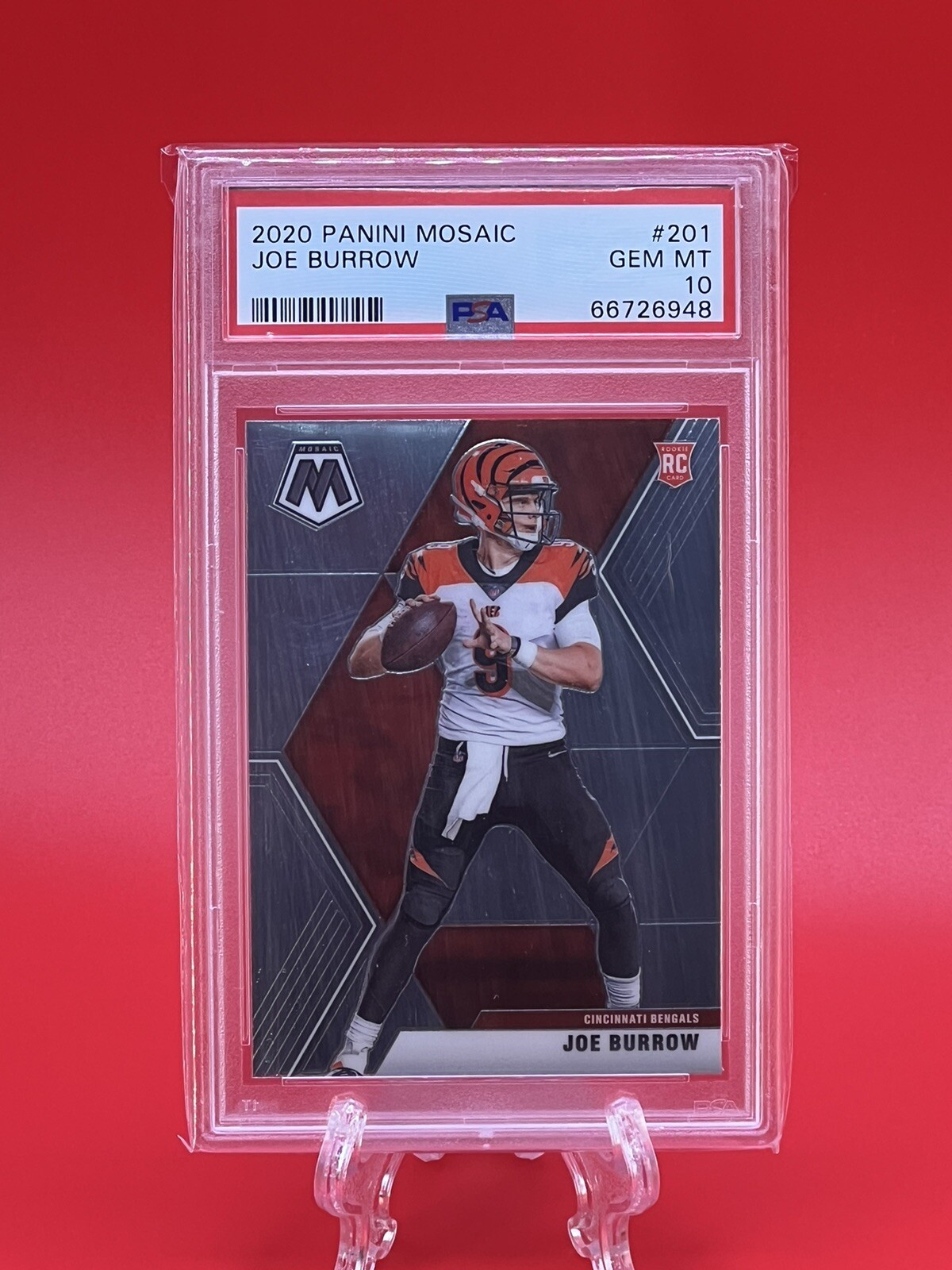 Joe Burrow Select Rookie Card 2020 Panini Mosaic Joe Burrow Rookie Card #261 – Cincinnati Bengals – Mint Condition, Ungraded (Investment RC) 2020 Panini Mosaic Burrow - Foto 7