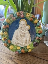 1930 Italienischer Keramikkranz Madonna und Jesuskind Wandschmuck Handarbeit