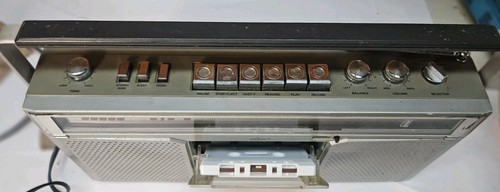 Realistic Mini Boom Box SCR 4- 14-774. AM/FM/Cassette Tape Player. Tested Works.