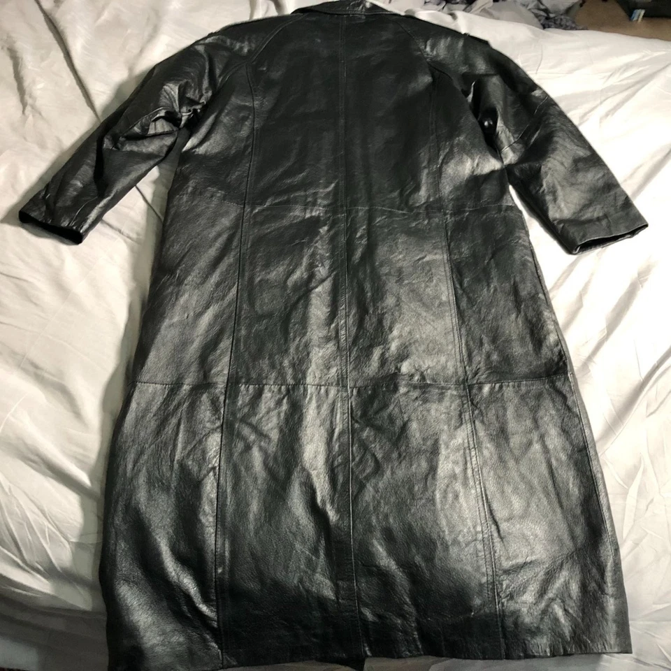 Gabardina larga de cuero para mujer Comint mediana de un botón negra con cuello clásico Foto 3 de 4