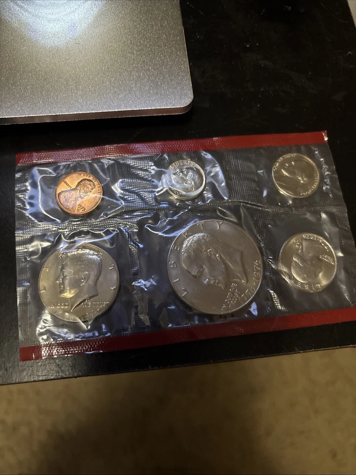 1976 Bicentennial UNCIRCULATED Proof Coin Double Die On Letter B - Image 2 of 2