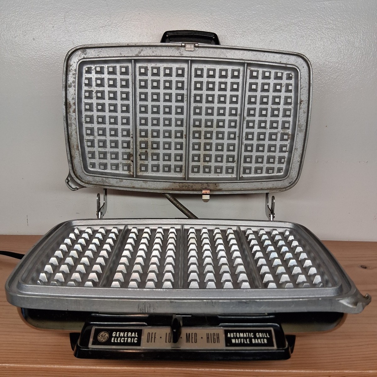 Vintage 1960s General Electric GE Automatic Grill Waffle Baker