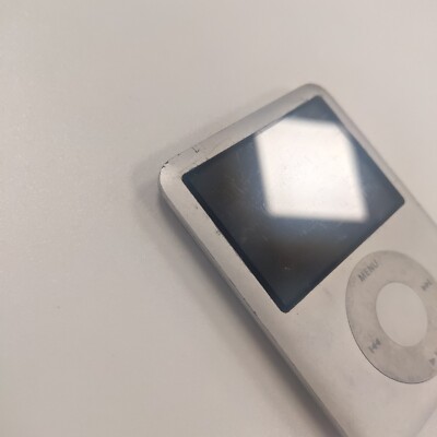 Apple iPod Nano 3rd Generation A1236 4GB Silver | eBay