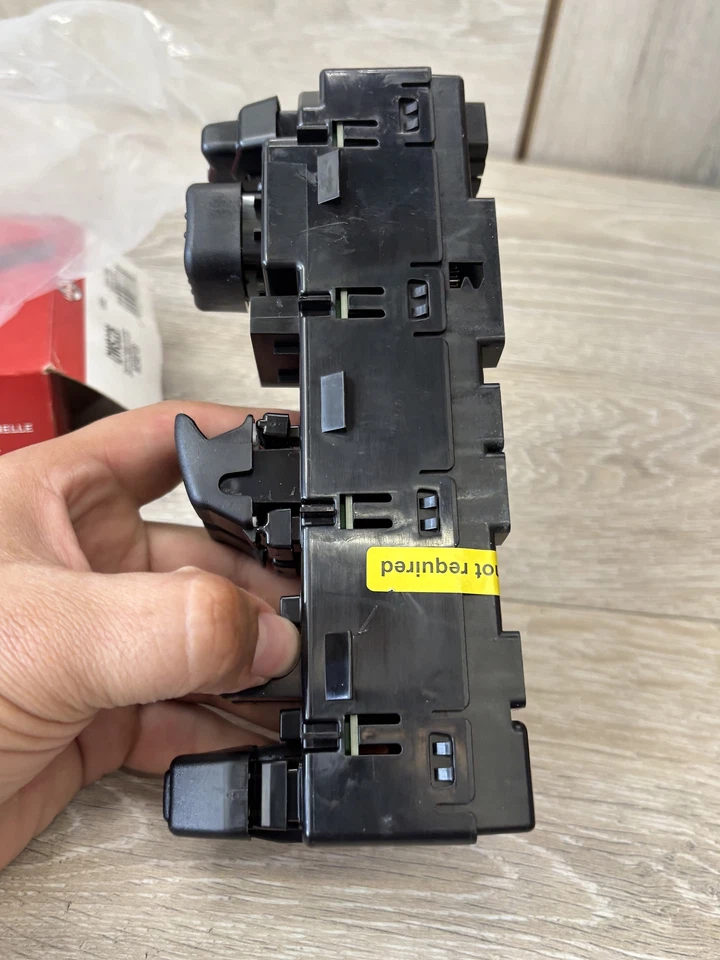 Interruptor eléctrico de ventana izquierda Standard Motor Products DWS-226 para Chevrolet GMC Foto 4 de 4