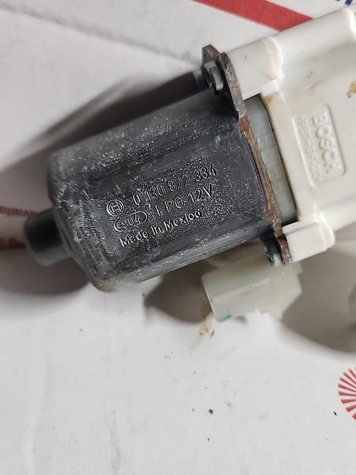 Motor ventana pasajero trasero derecho Chrysler Town & Country 2008-2016 0130822334 Foto 2 de 4