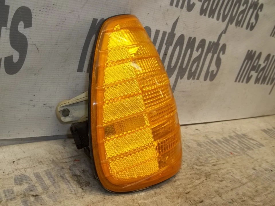 77-85 Mercedes-Benz W123 lado derecho pasajero esquina delantera luz giratoria lámpara OEM Foto 4 de 4