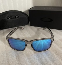 Oakley Men's Holbrook Square Sunglasses Gray Frame Blue Lenses Polarized