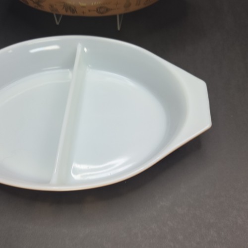 Pyrex Early American 1.5 Quart Oval Divided Covered Casserole Dish Set of 2 - Picture 5 of 13
