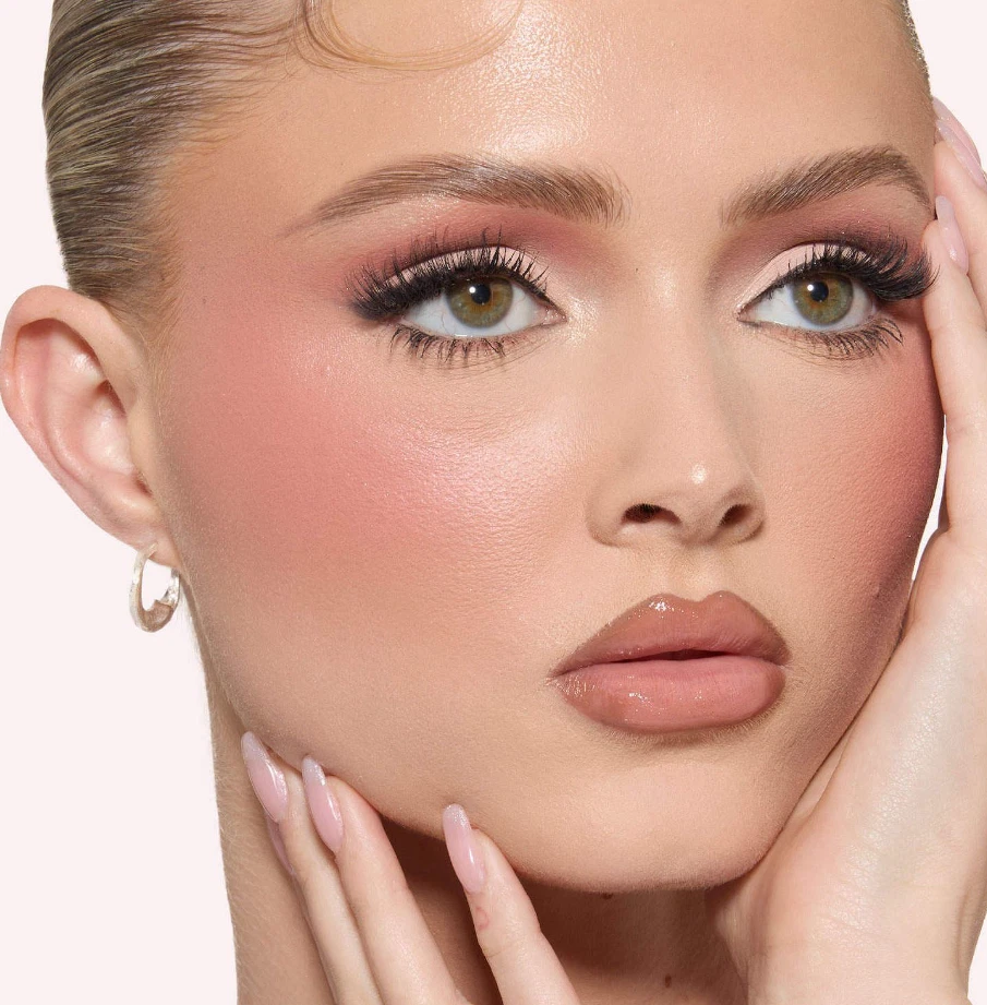 Paleta de iluminadores multiusos HUDA BEAUTY - Resplandor melocotón tostado Foto 4 de 4