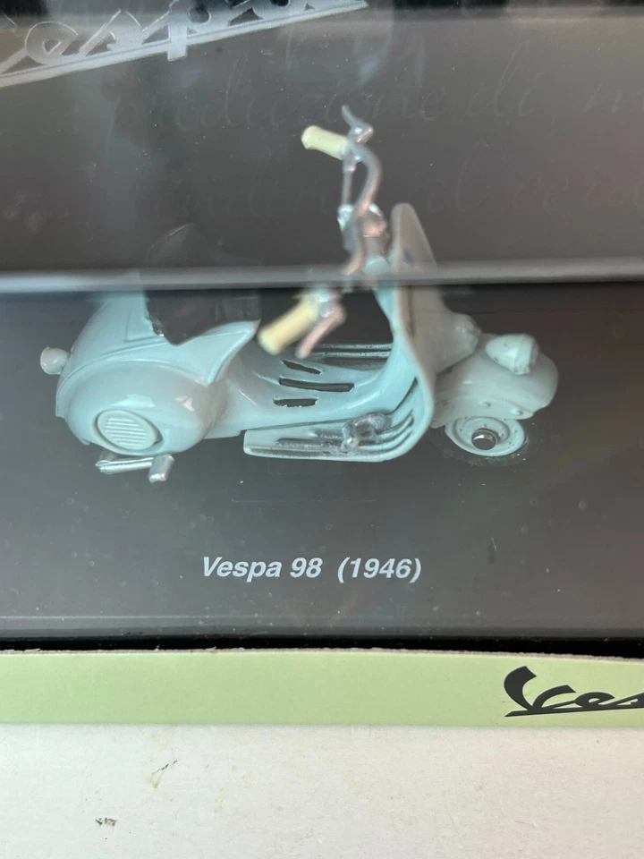 New Ray 1:32 Scale 1946 Vespa 98 Scooter - Image 3 of 4