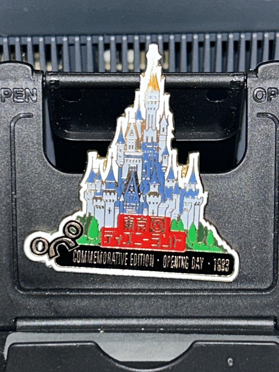 Disneyland Hong Kong DHK LE 7500 Commemorative Opening Day Pin