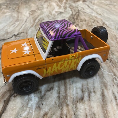 ミニカー Ford Bronco w/Macho Man Randy Savage Amazon.com: 1973 Ford Bronco Pickup Truck with Macho Man