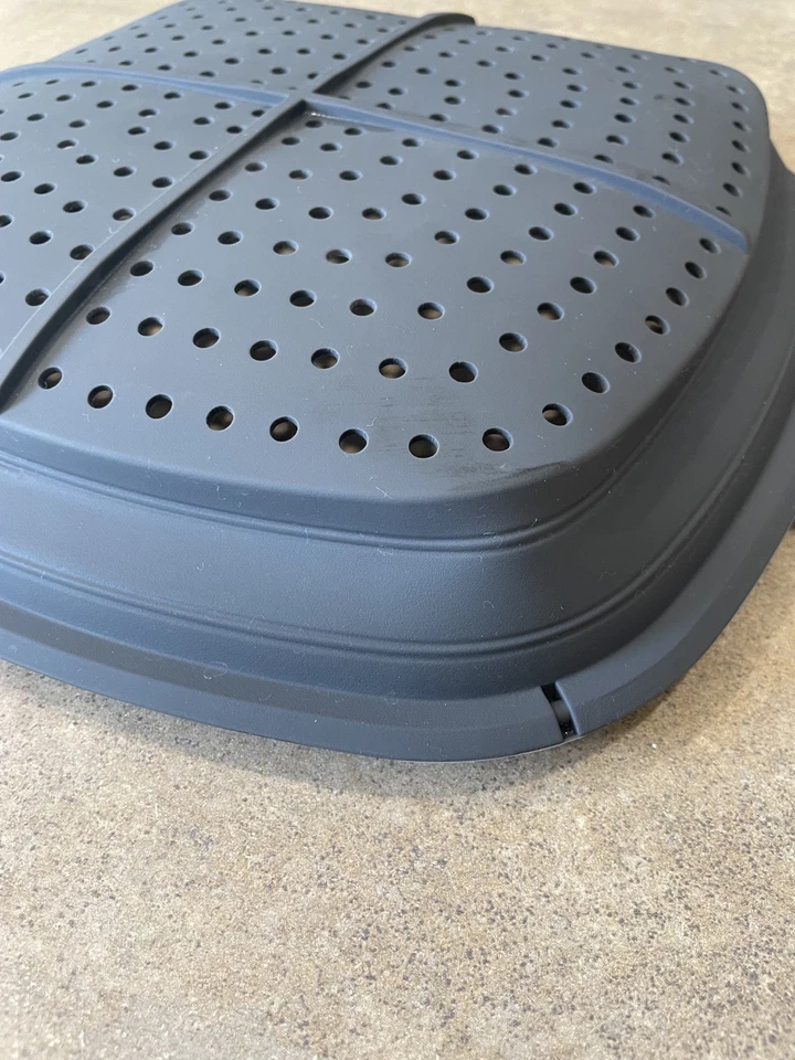 Pampered Chef Collapsible Silicone Colander Strainer  #100431 Pre-Owned - Image 3 of 4