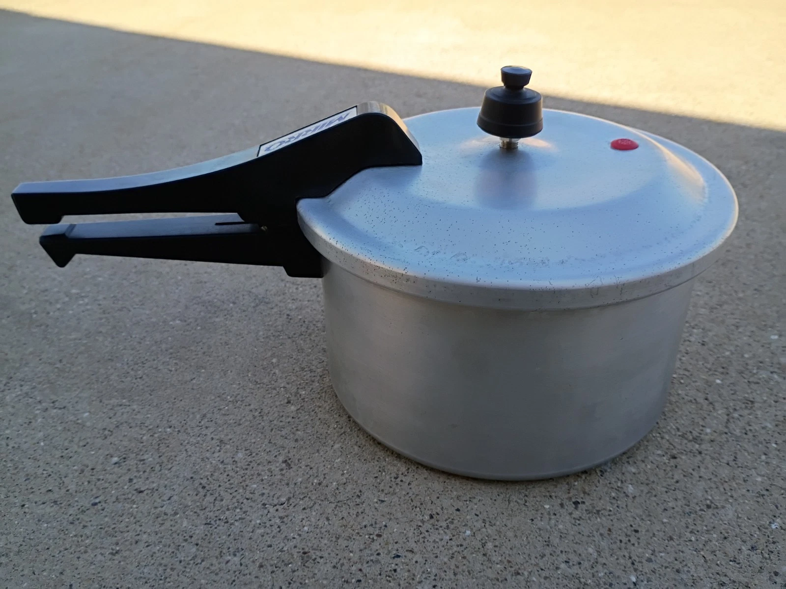 Mirro M-0534-11 4 Quart Aluminum Pressure Cooker Canner with Jiggler & Trivet