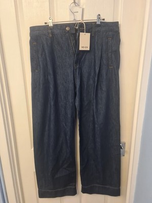 ME+EM Clever Jeans are size 31 and featured in a Rinse Wash denim