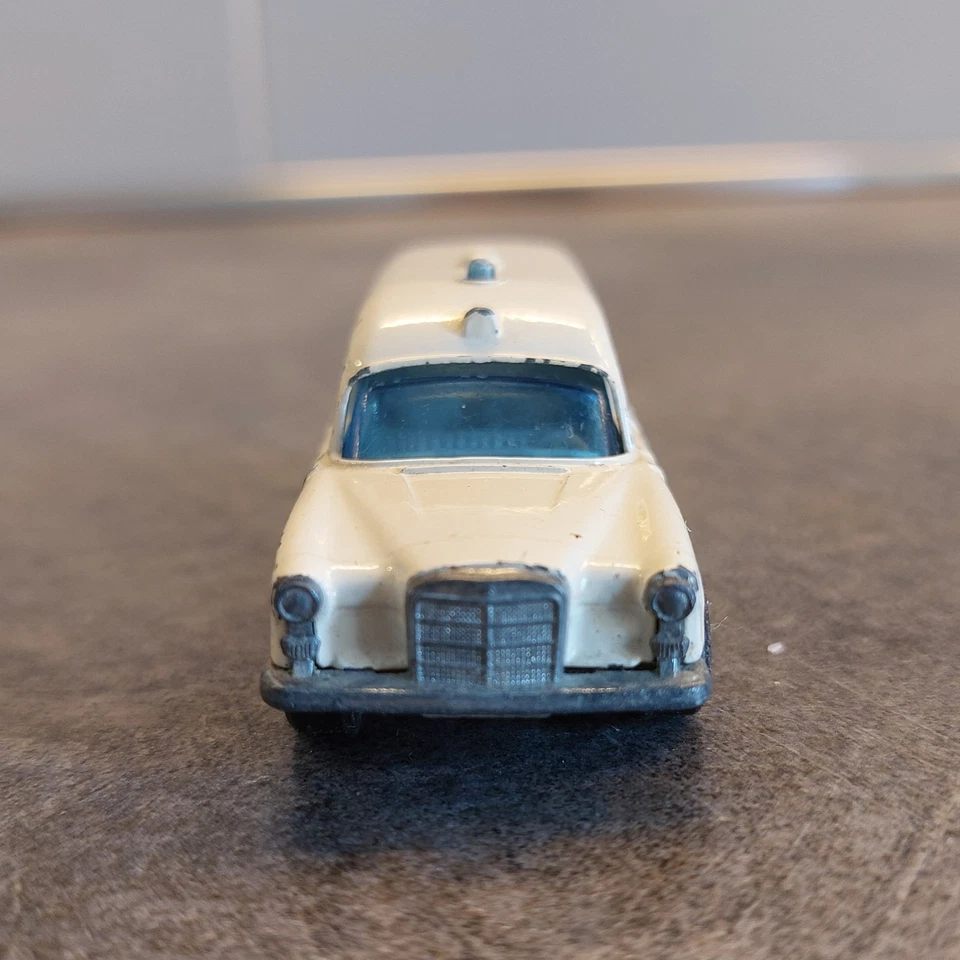 Matchbox Superfast N. 3 Mercedes Benz Ambulance Binz  England 1970 Lesney - Immagine 3 di 4