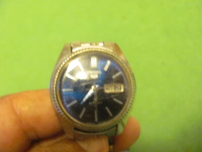 Vintage Men's Seiko 5 Automatic Wristwatch - Day Date - 23 Jewels