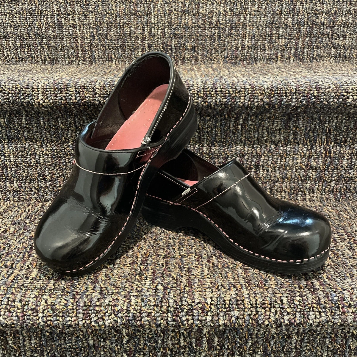 WOMEN S DANSKO BLACK PATENT BREAST CANCER RIBBON BCA CLOGS SHOES SIZE 40 Pink