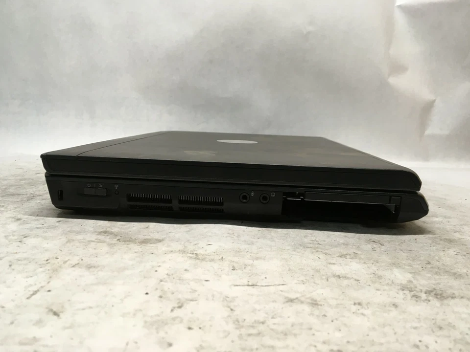 Dell Vostro 1500 15" [FOR PARTS] Intel Core 2 Duo @ 1.6 GHz - JZ - Image 4 of 4