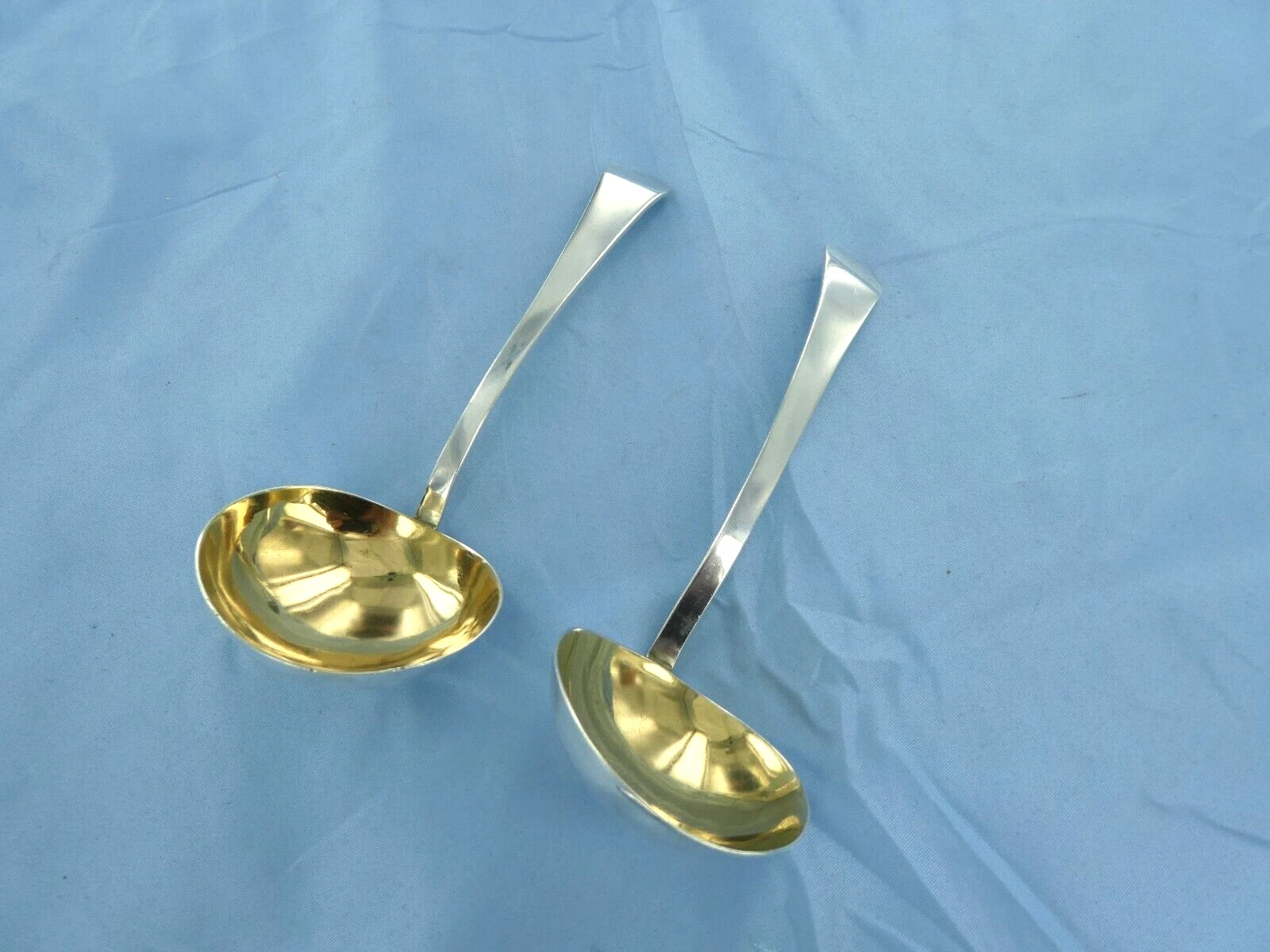 A VINTAGE PAIR OF STERLING SILVER OLD ENGLISH, SAUCE LADLES.LONDON 1988.
Opens in a new window or ta
