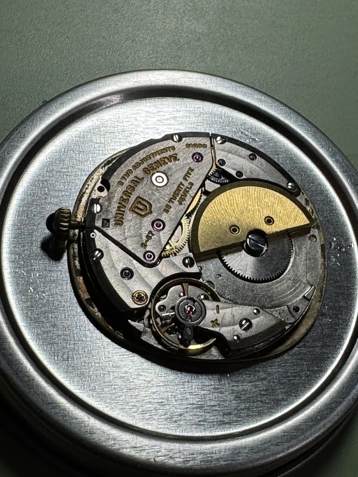 UNIVERSAL GENEVE cal. 2-67 MICRO ROTOR MOVEMENT / GOLDEN SHADOW DIAL and CROWN - Image 4 of 4