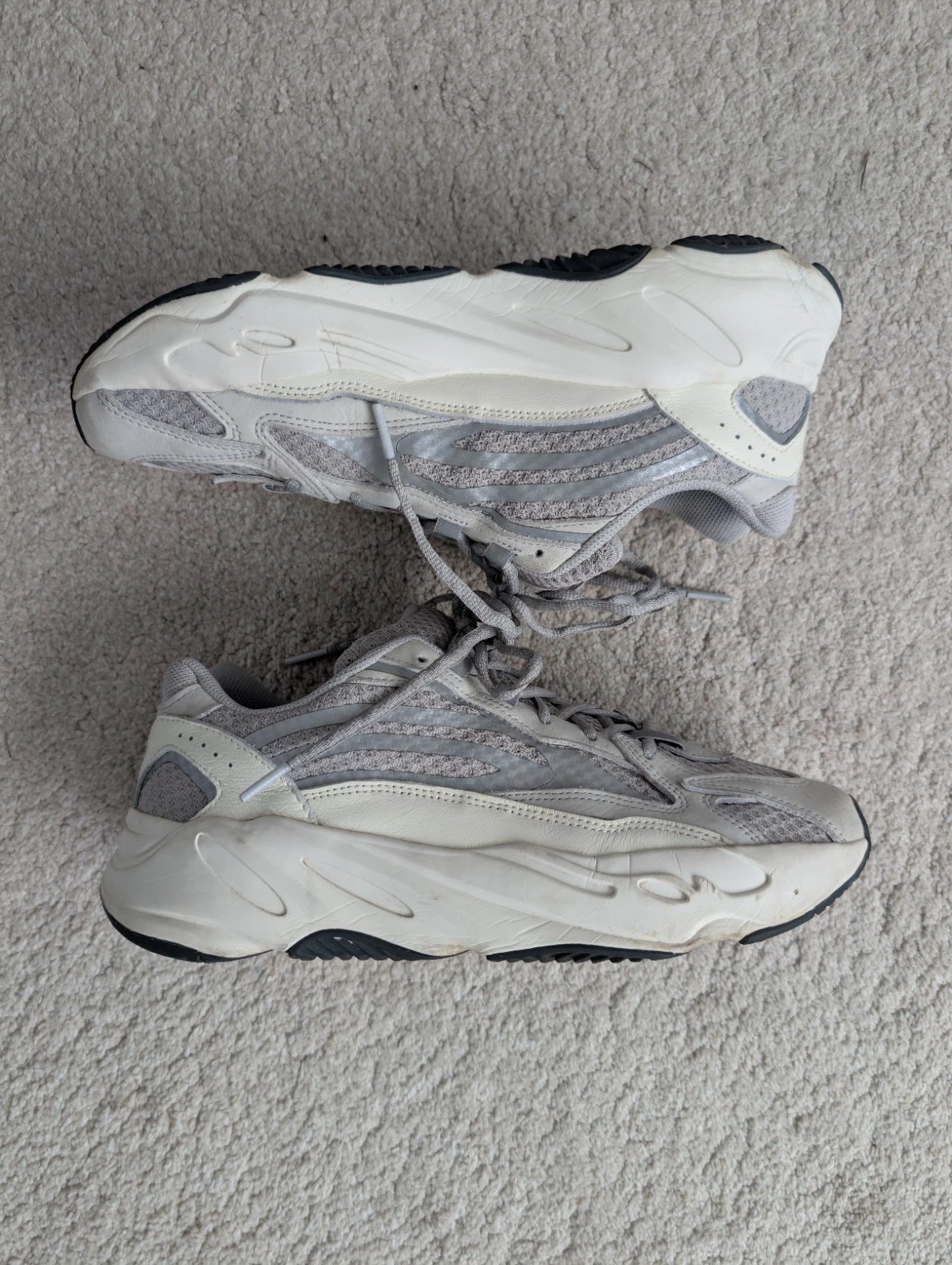 Scarpe sneakers basse statiche Adidas Yeezy Boost 700 V2 da uomo taglia 10 5 con scatola