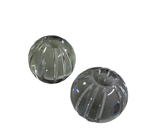 Pair of Vintage Round Crystal Paperweights beautifully light reflective - Picture 8 of 10